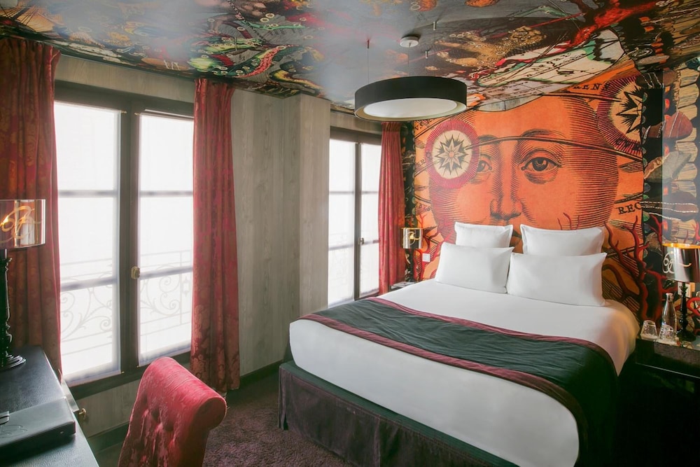 ROOM, DOUBLE BED