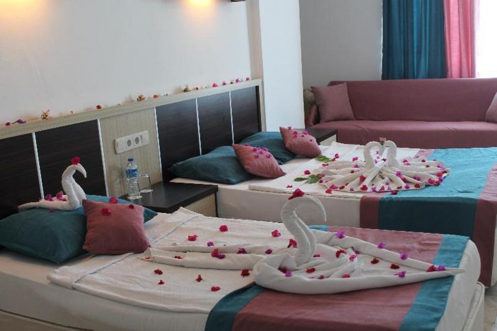 Semt Luna Beach Hotel 32/45