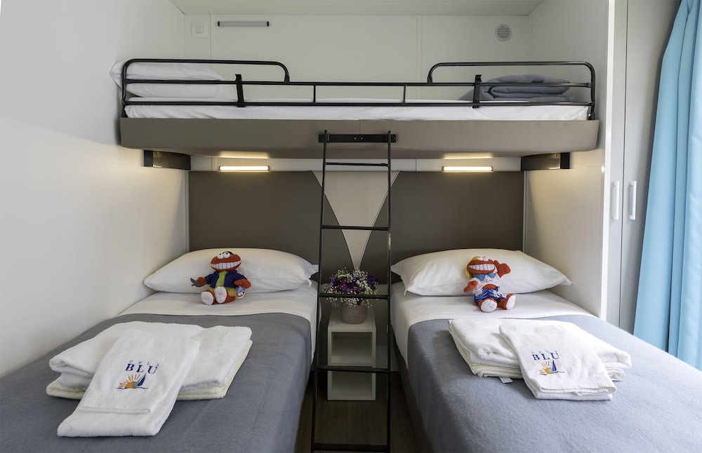 VELA BLU CAMPING VILLAGE 27/67