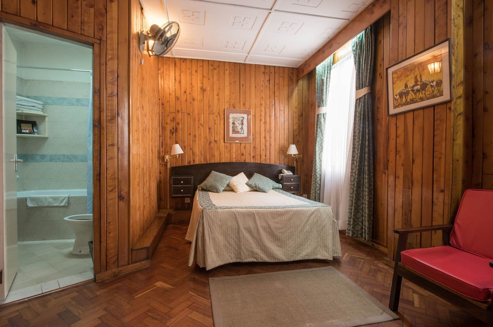 OAKWOOD HOTEL 20/53