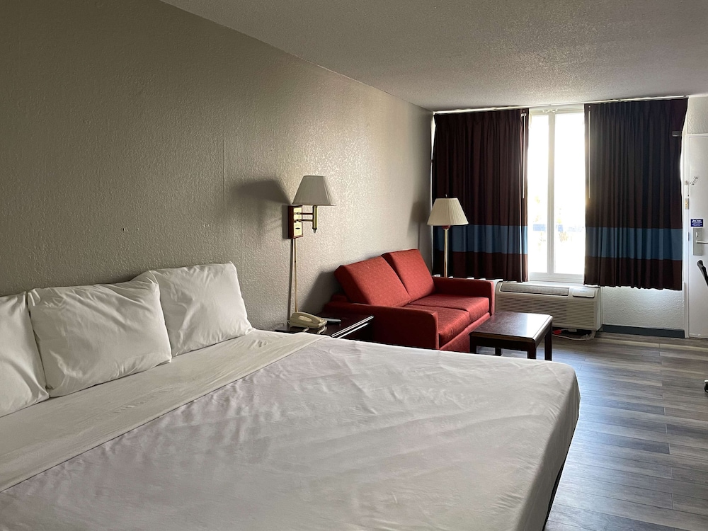 Motel6 Marianna, FL 16/60