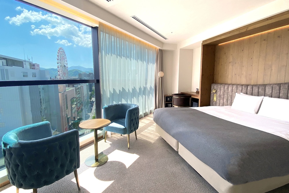 DELUXE, KING BED, PANORAMIC CITY VIEW