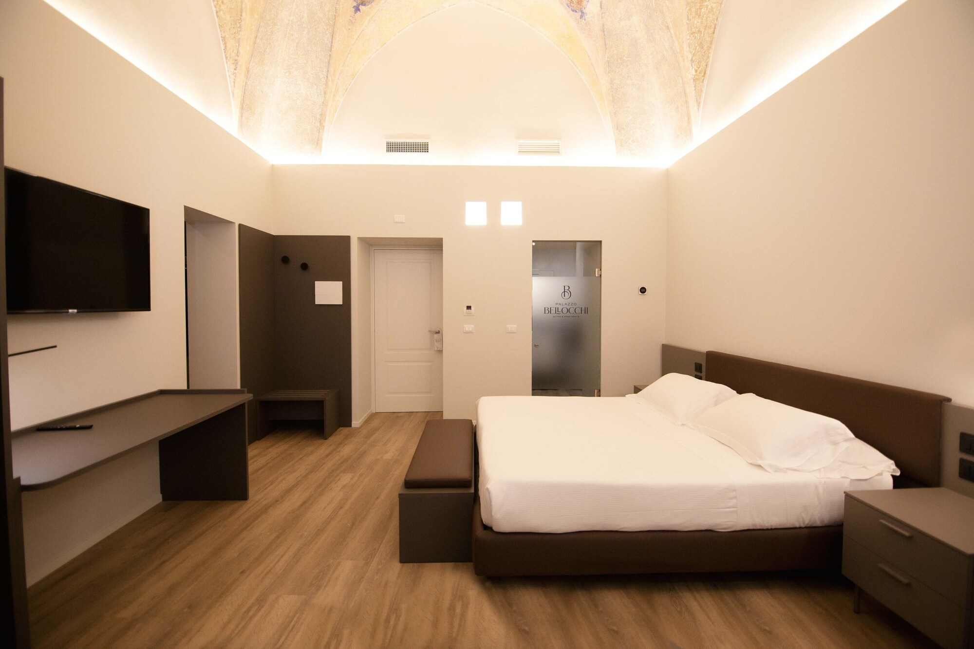 Art, Suite, King Bed, Annex