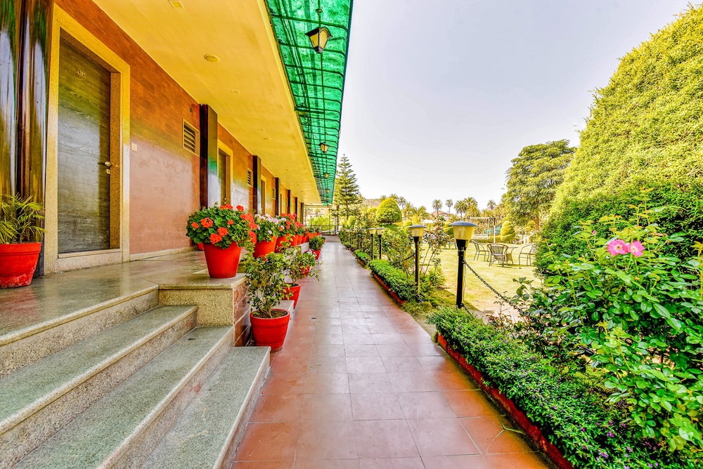 Royal Garden Retreat 22/25