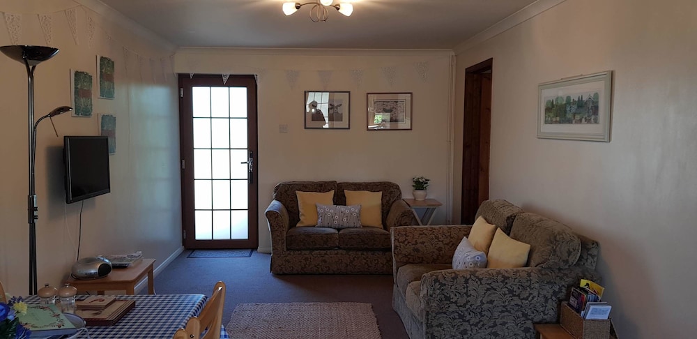 Holiday Cottages At Hawthorn Farm 20/50