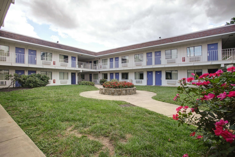 Motel6 Elkton, MD 44/55