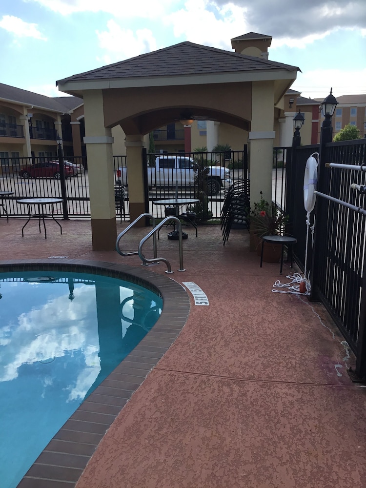 Regency Inn & Suites Baytown 58/62