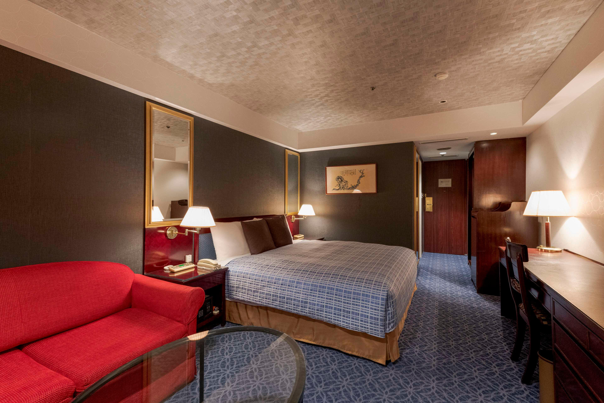 Superior, King Bed, Partial City View