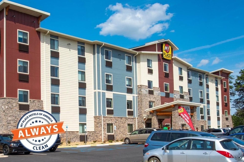 La Quinta Inn & Suites by Wyndham Greenville 3/61