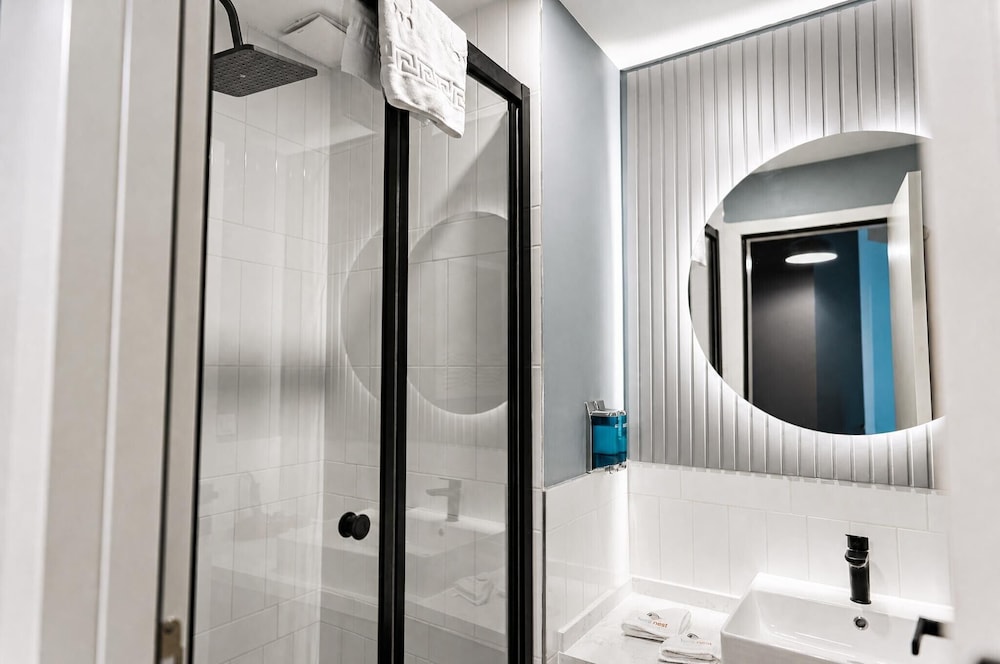 غرفة بريميوم بسرير كوين مع أريكة، Bird Nest Suites 7/10