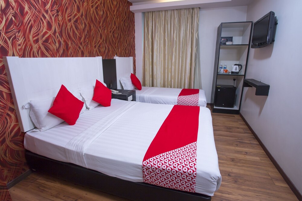 OYO 44037 King Park Hotel 11/30