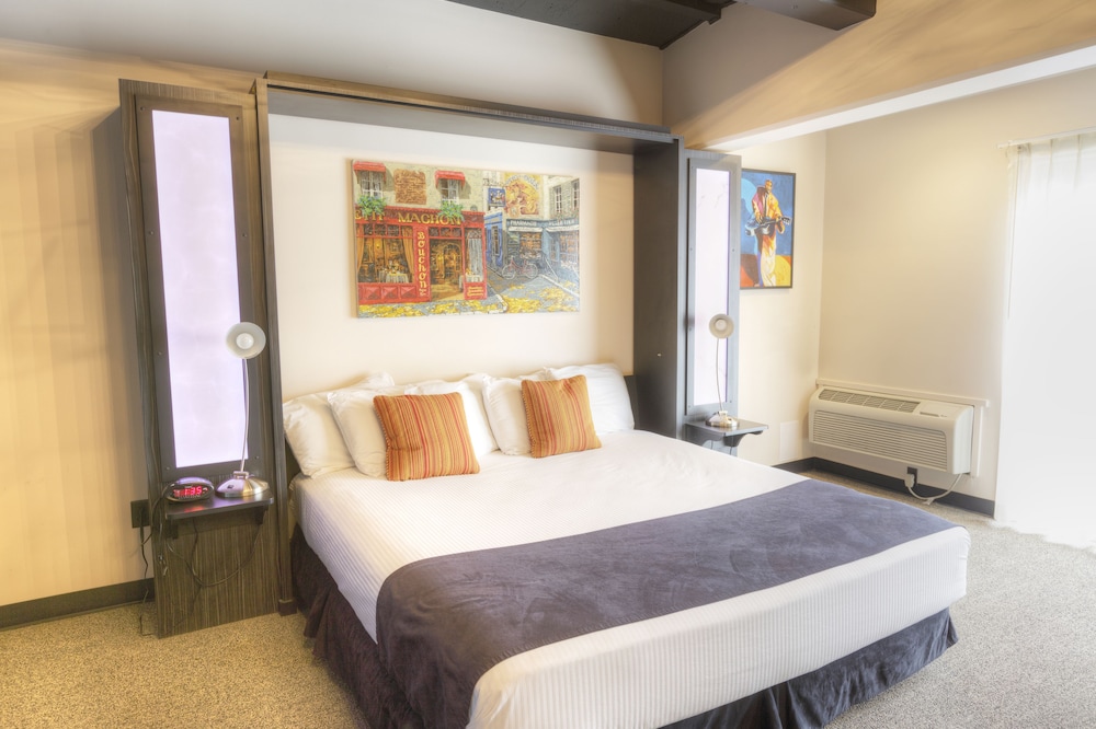PRESIDENTIAL, SUITE