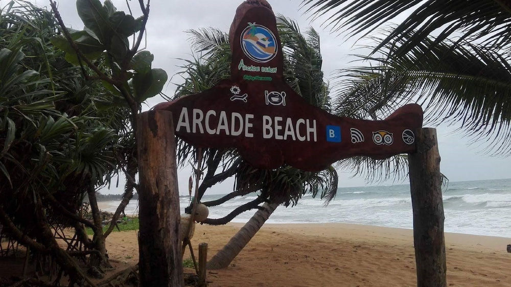 Arcade Beach Hotel 44/50