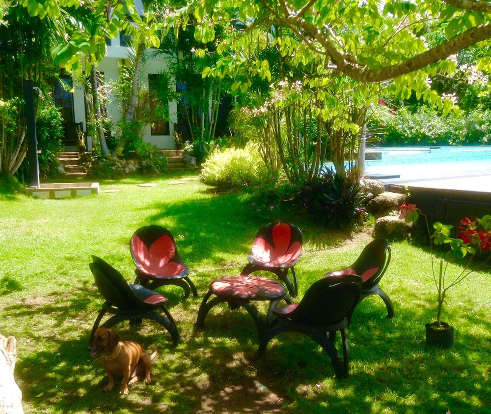 LA PERNELA BEACHFRONT RESORT 36/42