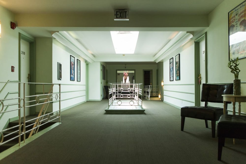 Hollywood Celebrity Hotel 34/47