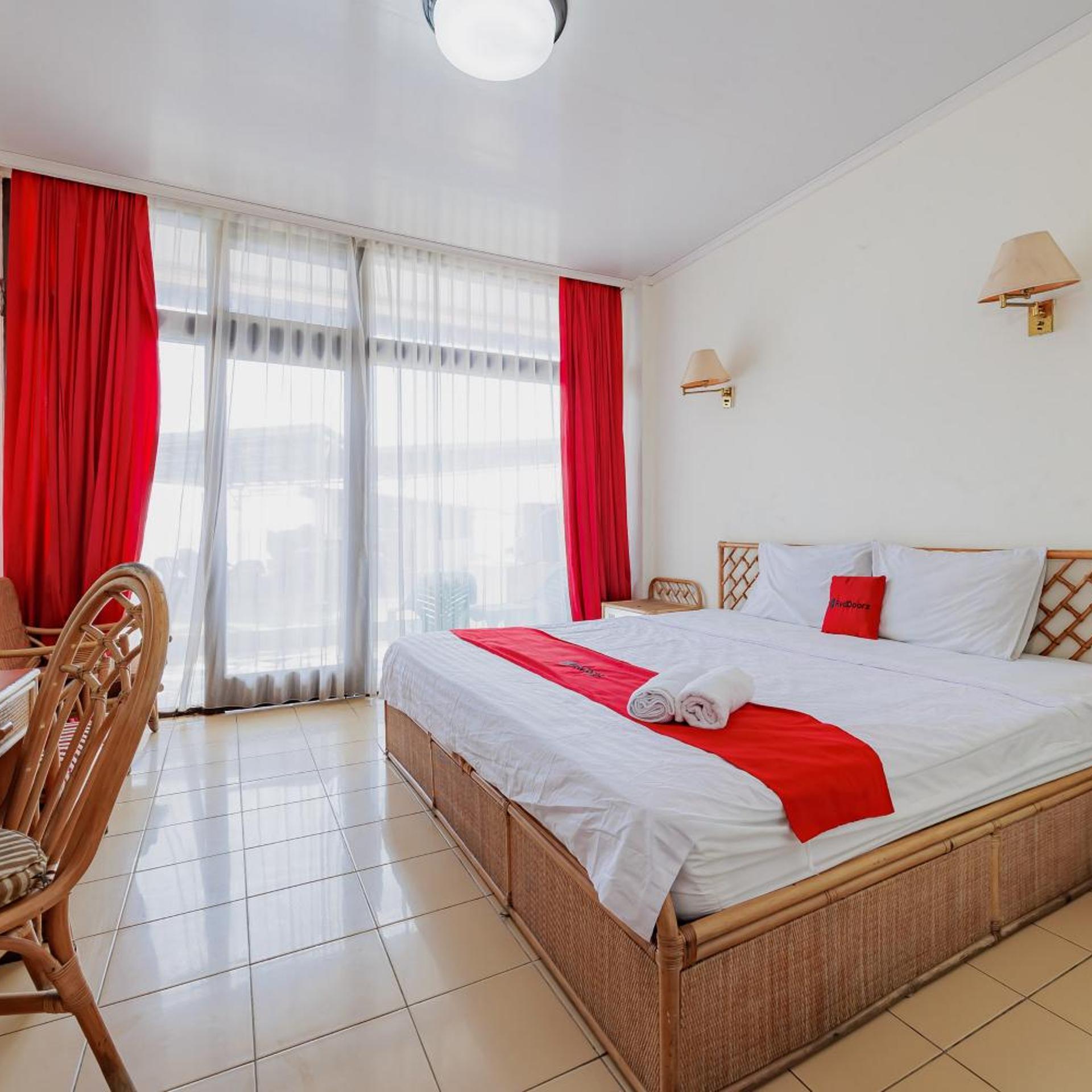RedDoorz Plus near Tugu Mercusuar Anyer 14/50