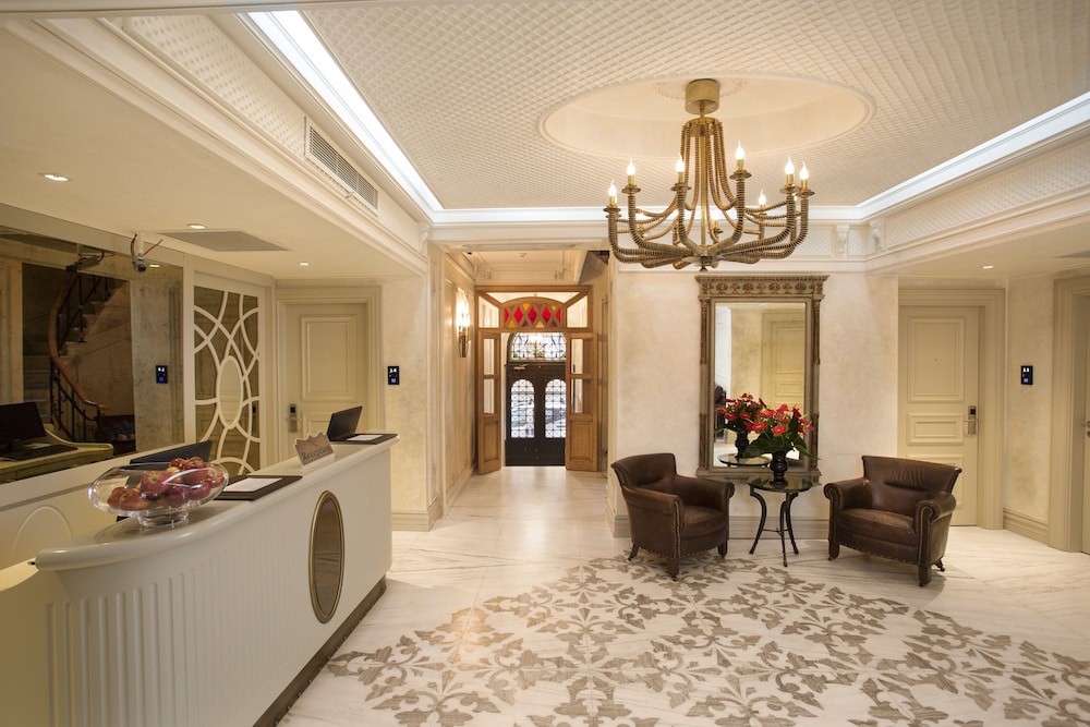 TAXIM LOUNGE HOTEL 8/58