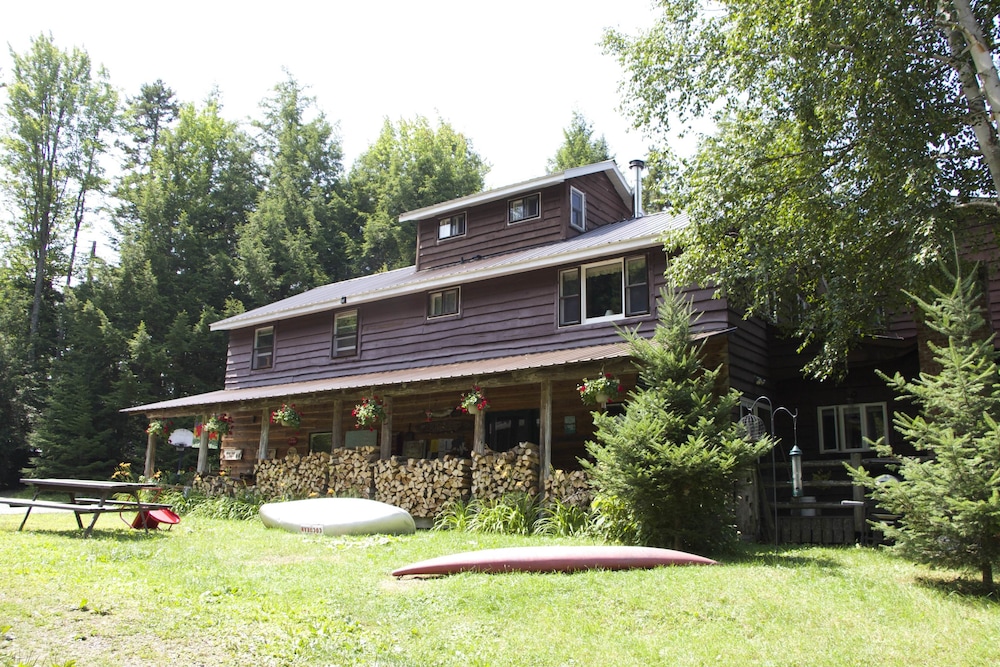Kiwassa Lake Bed & Breakfast and Cabins 1/50