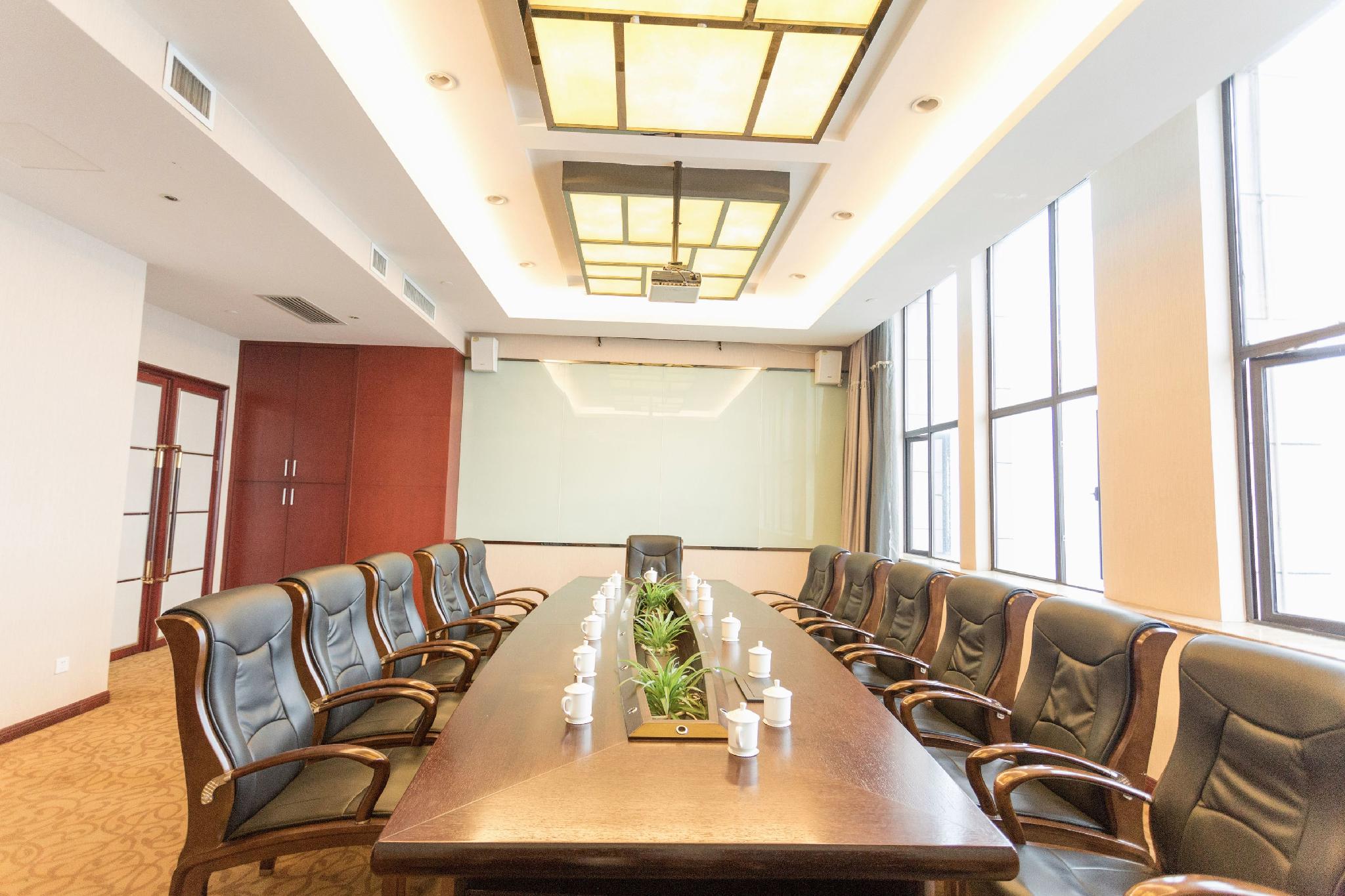 Guomao Hotel 33/35