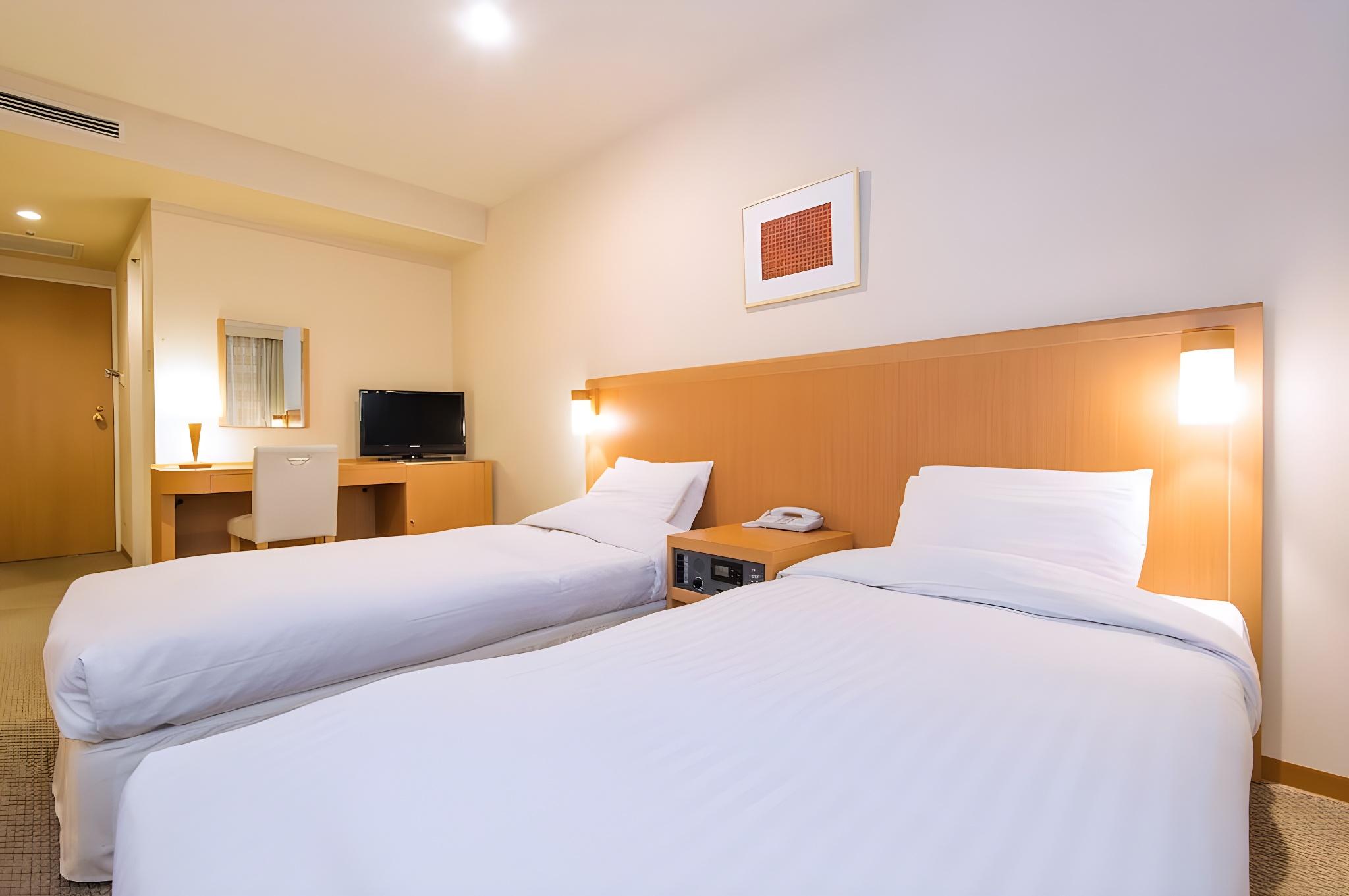 Standard, Twin Beds, No Cleaning Services, Smoking