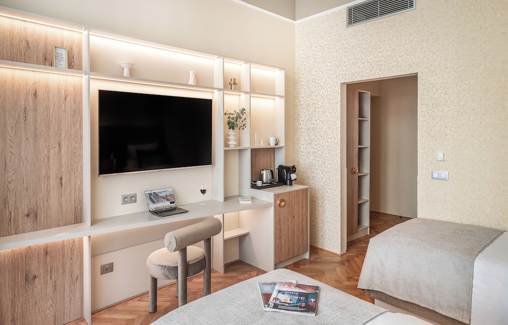 Hotel Maestro by Adrez 34/47