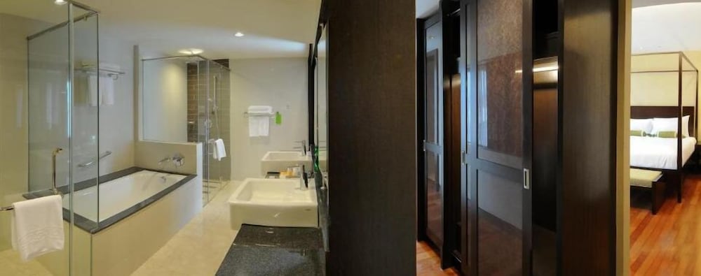 Micasa All Suite Hotel 43/44