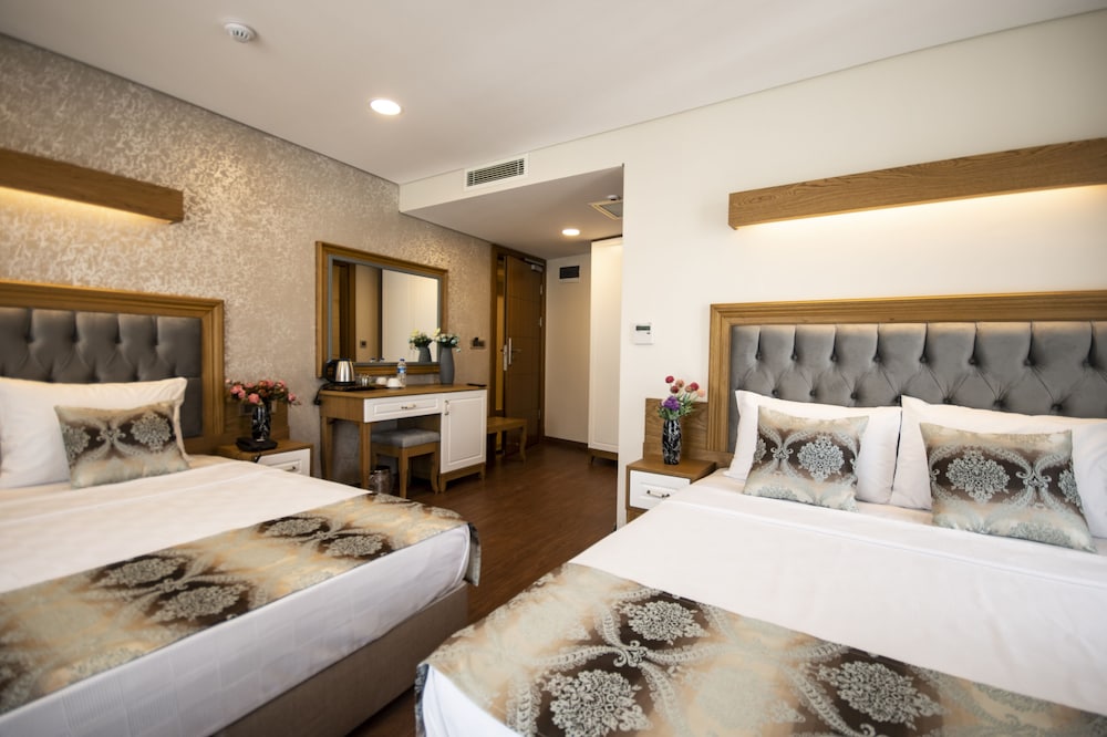 Eliza Hotel 21/50