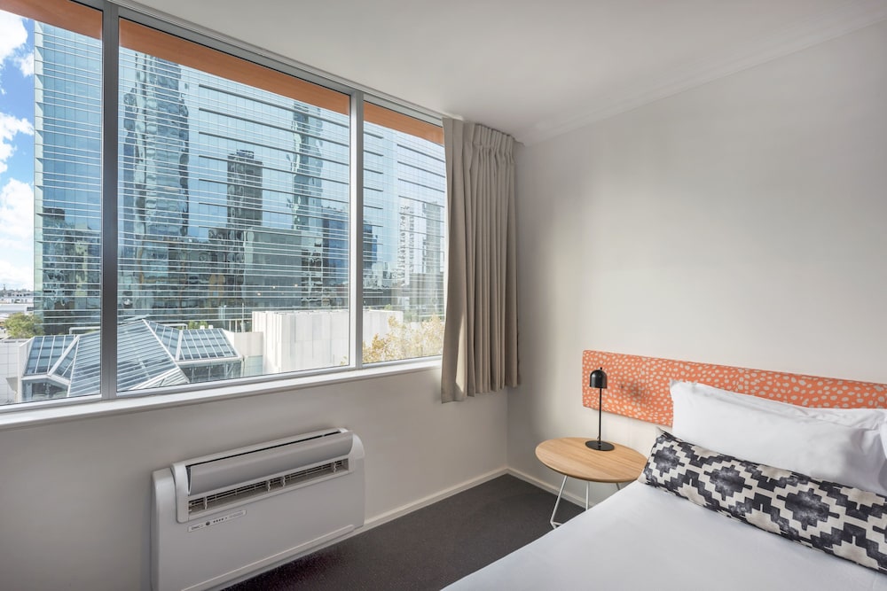 Oaks Perth Hotel 25/61
