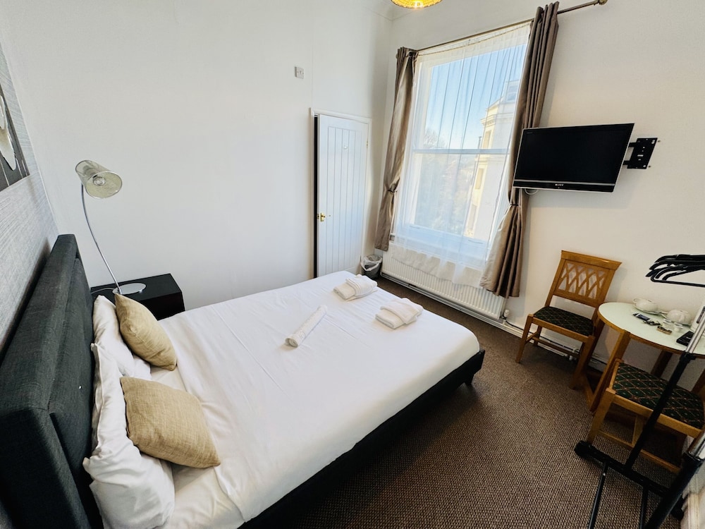 Carlton Court Hotel Eastbourne 19/49