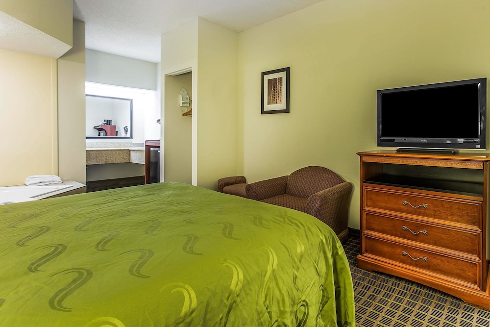Quality Inn & Suites Orangeburg 16/32