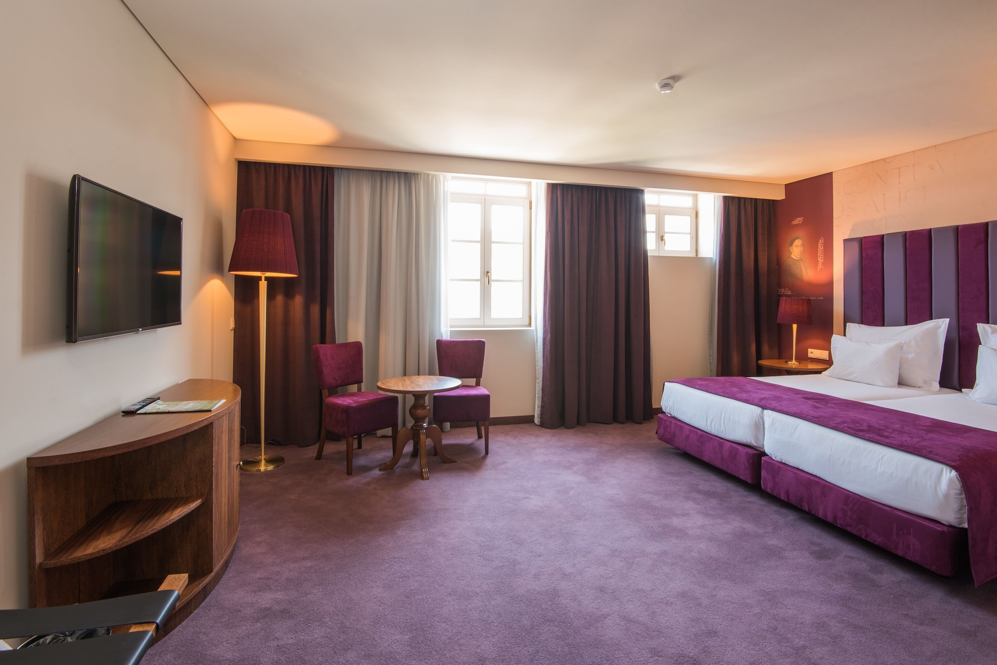 Palace, Twin Beds