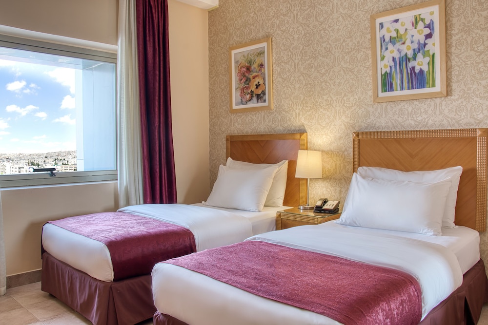 DELUXE, TWIN BEDS