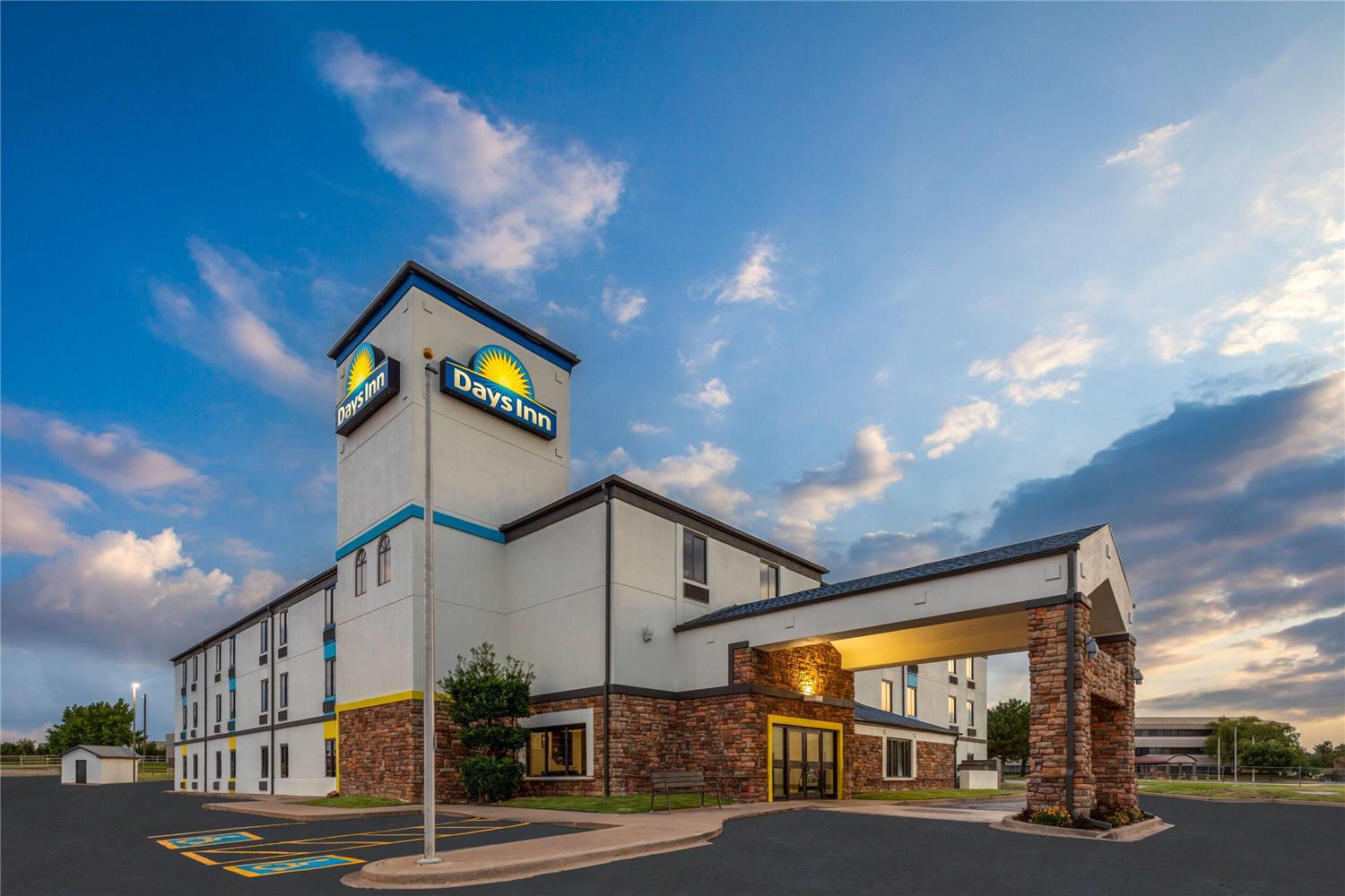 Days Inn By Wyndham Tulsa Central 2/42