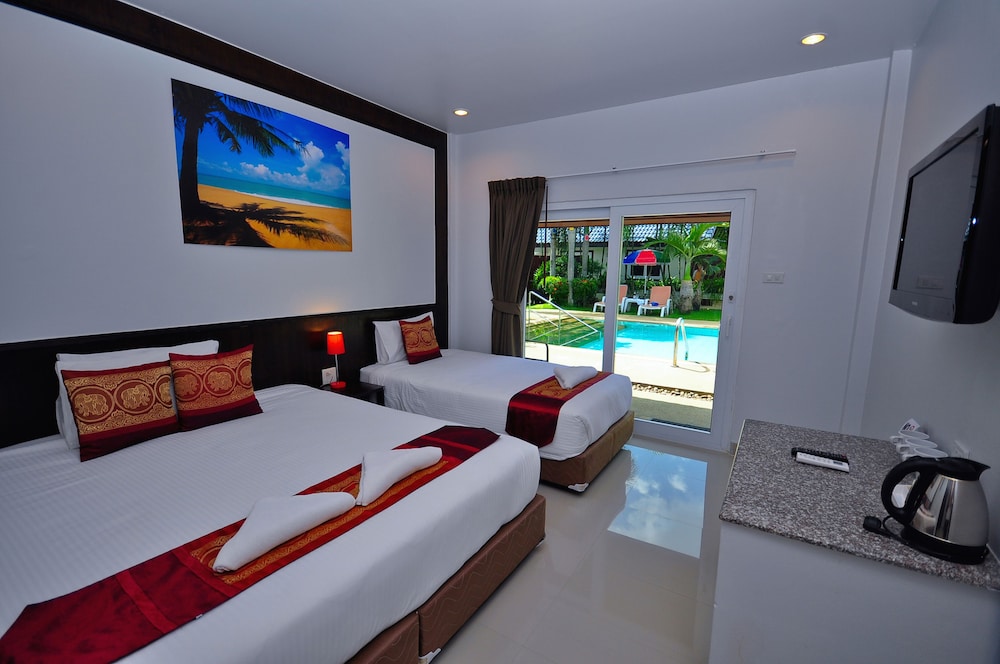 Phuket Airport Hotel 33/74