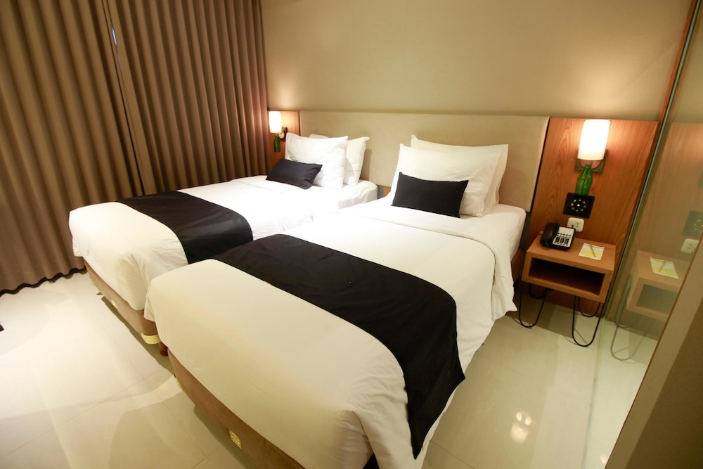 Yellow Star Ambarukmo Hotel 12/42