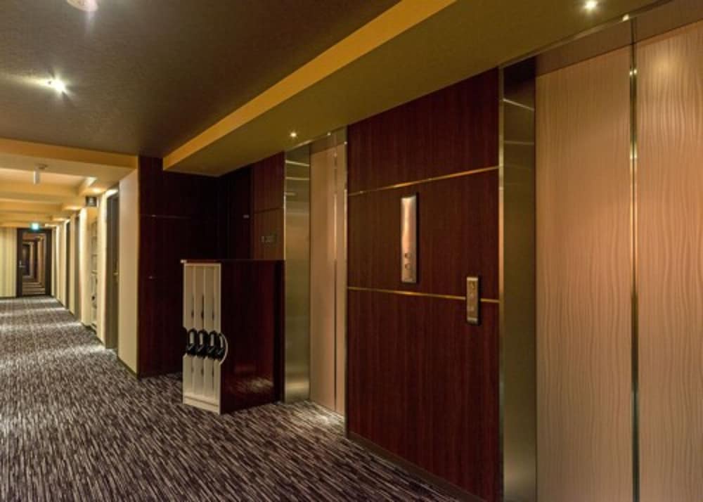 Queen's Hotel Chitose 38/58