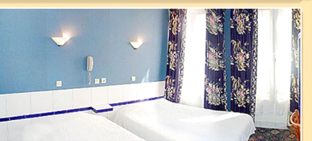 ROOM, SINGLE