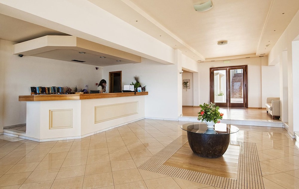 Alonissos Beach Bungalows And Suites Hotel 4/50