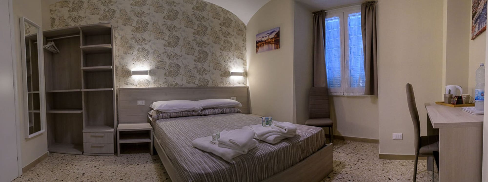ROOM, DOUBLE BED