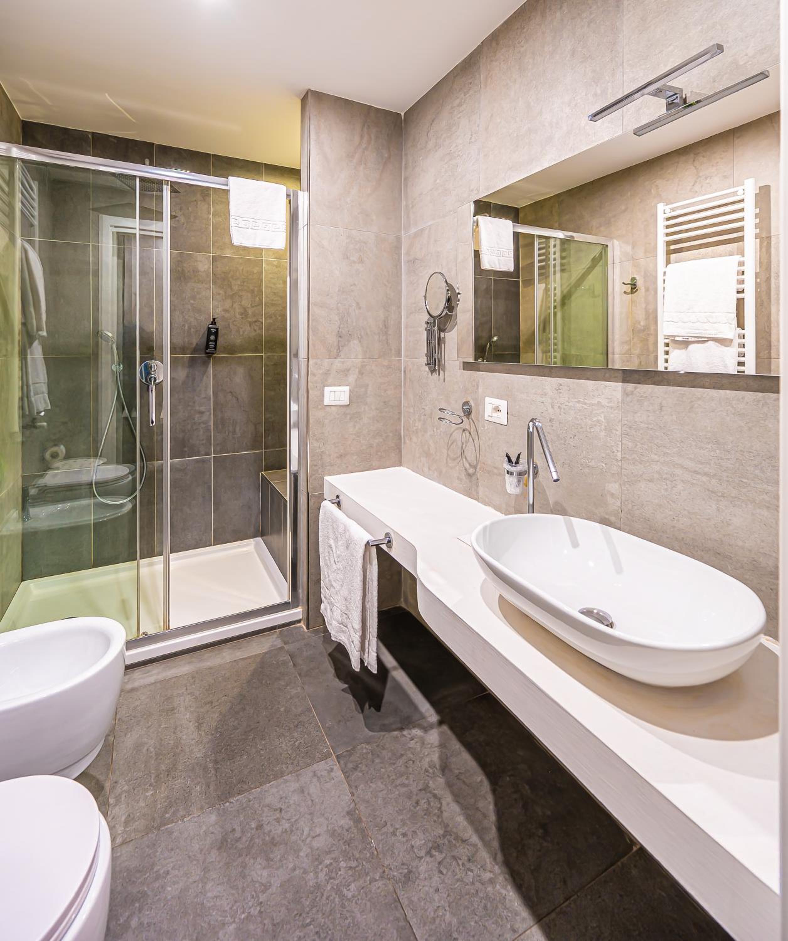 Four Rivers Suites In Rome 18/24