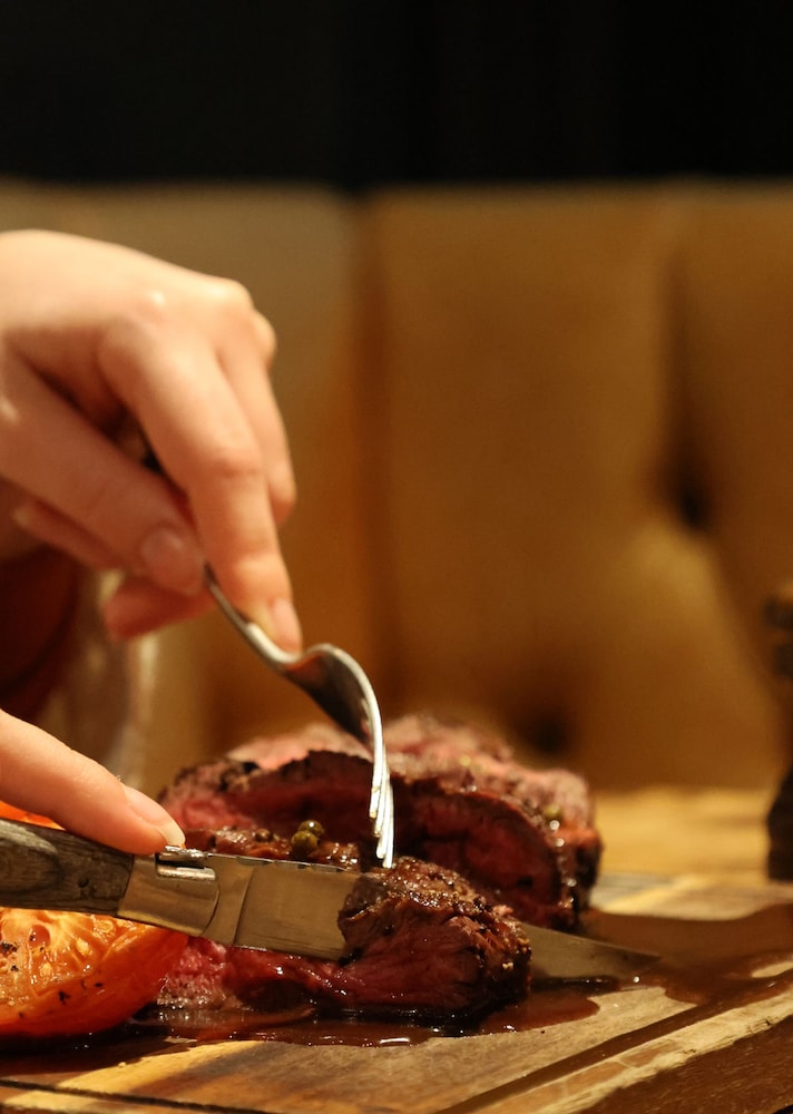 The Porterhouse Grill & Rooms 17/50