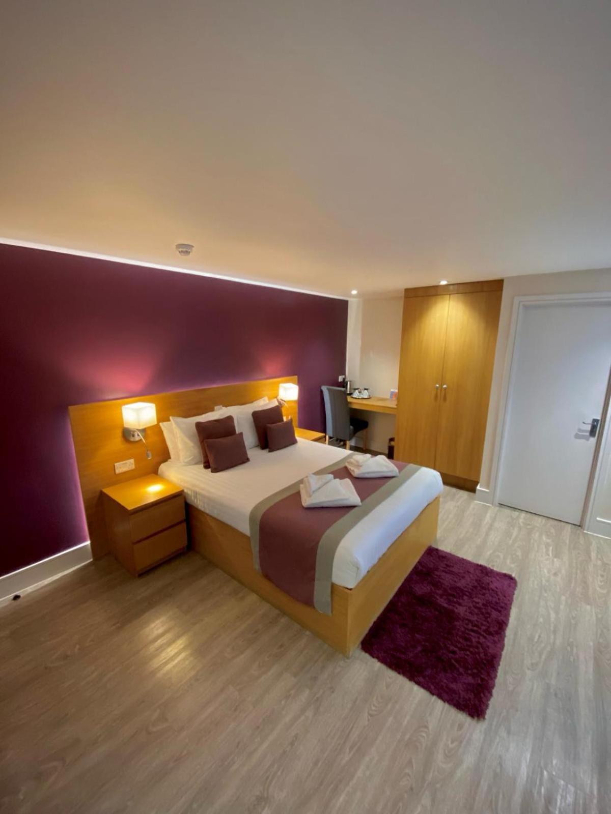 Holtwhites Hotel 25/57