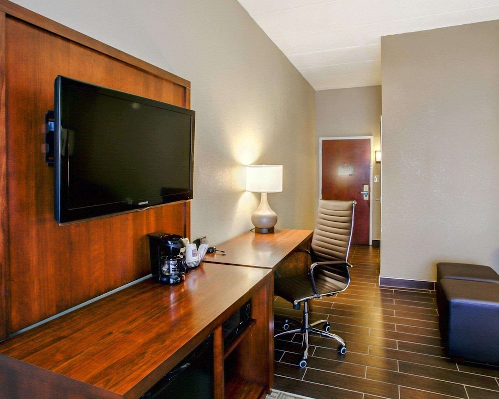 Comfort Suites Georgetown, KY 43/44