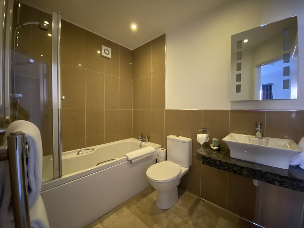 The Three Horseshoes Hotel 42/50