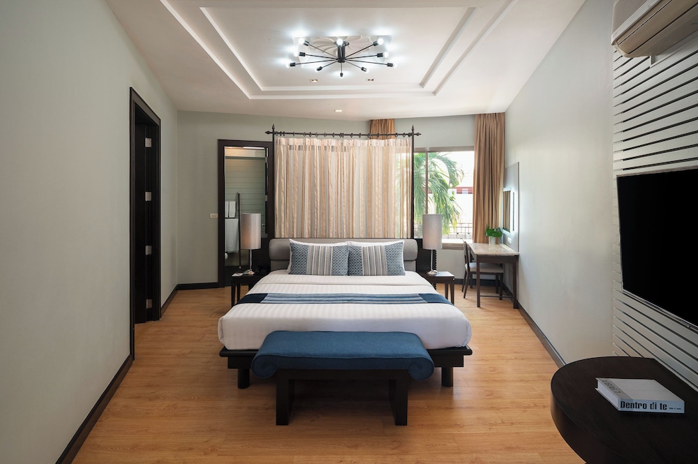 Grand, Junior Suite, King Bed