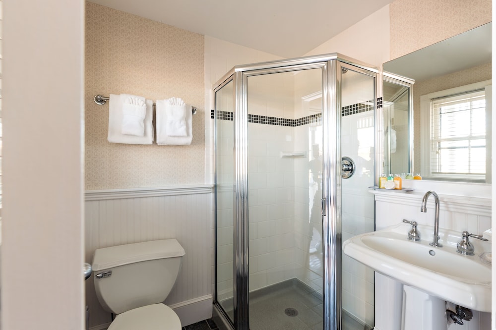 Brass Key Guesthouse - Adults Only 65/67