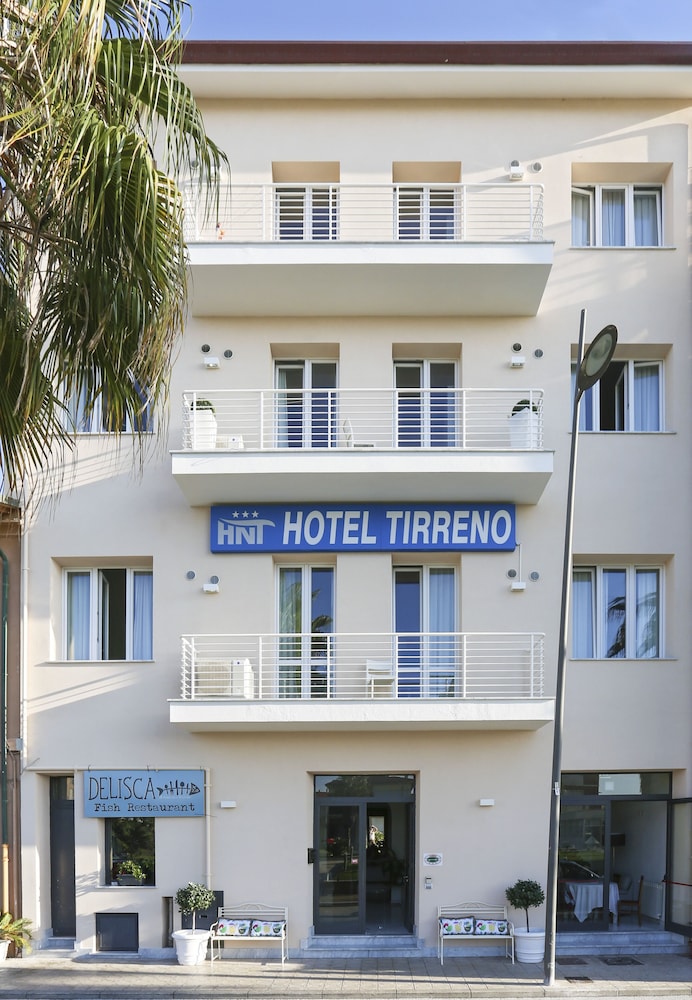 Nuovo Tirreno 1/57