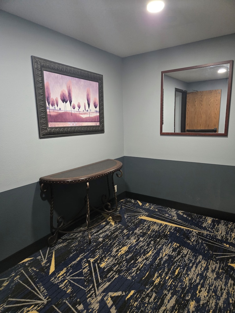 Town House Extended Stay Hotel Downtown 51/64