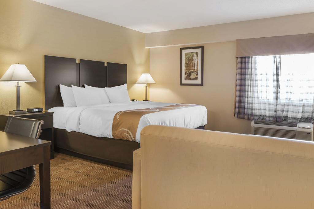 ROOM, QUEEN BED, ACCESSIBLE