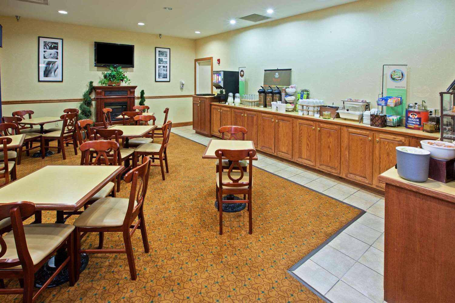 La Quinta Inn & Suites by Wyndham Knoxville West 15/16